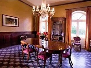 Chambres D'hotes Au Chateau Bed & Breakfast 3*